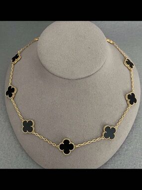 Black onyx and yellow gold 10 motif necklace
